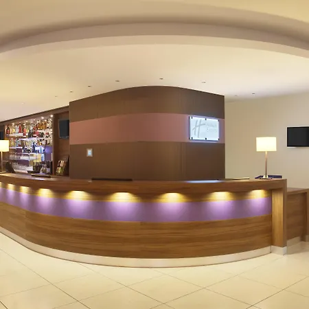 Premier Inn Hamburg City Alster-3